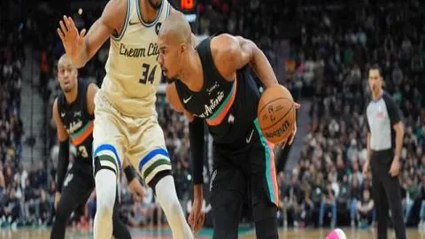 “曼城客场补时惜平，英超战局均势”